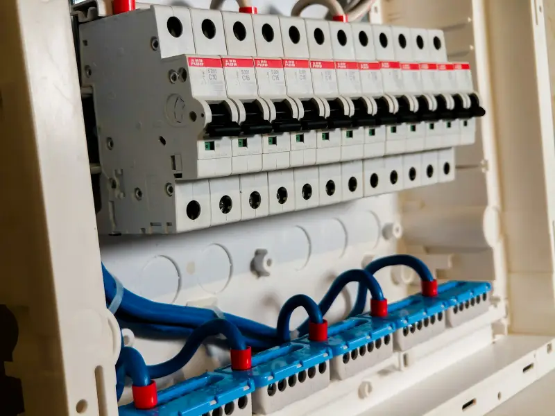 Aggregaat aansluiten groepenkast: transfer switch